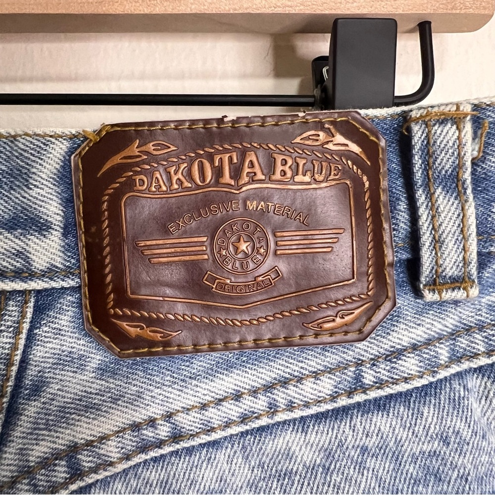Vintage Acid Wash Dakota Blue Embellished Jeans - Picture 7 of 9